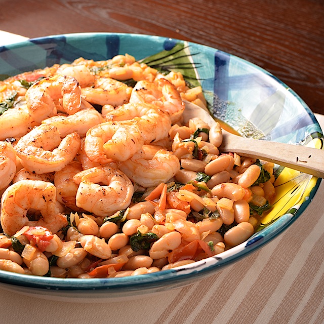 Read more about the article Shrimp with White Beans, Spinach and Tomatoes