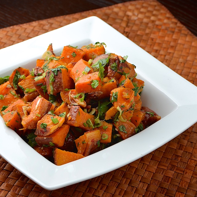 Read more about the article Roasted Sweet Potatoes with Pecans and Maple