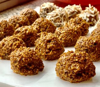 Read more about the article No-Bake Carrot Cake Energy Bites