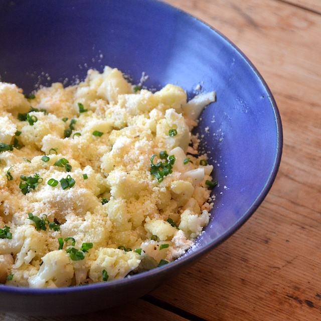 Read more about the article Oven-Roasted Cauliflower with Garlic, Olive Oil and Lemon Juice