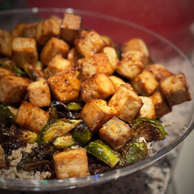 Read more about the article Roasted Brussels Sprouts and Crispy Tofu with Honey-Sesame Glaze