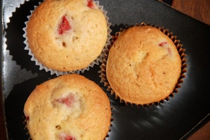 Read more about the article Fresh Strawberry Muffins