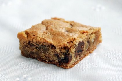 Read more about the article Coconut Blondies