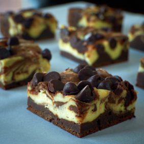 Read more about the article Cheesecake Swirled Brownies