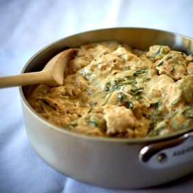 Read more about the article Creamy Spinach and Artichoke Chicken Skillet
