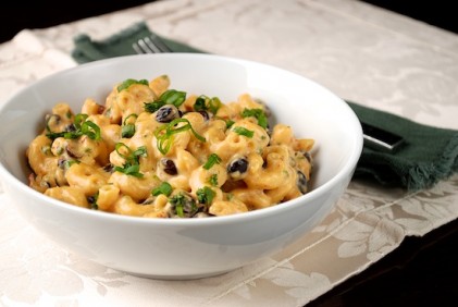 Read more about the article Macaroni and Cheese with Black Beans and Chipotle