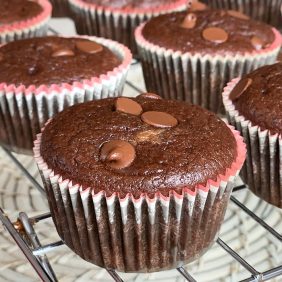 Read more about the article Flourless Black Bean Brownie Muffins