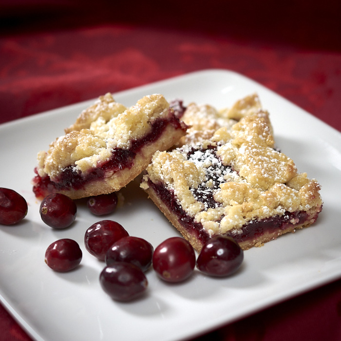 Read more about the article Cranberry Streusel Shortbread Bars