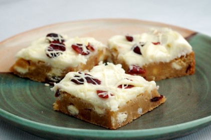 Read more about the article White Chocolate Cranberry Blondies