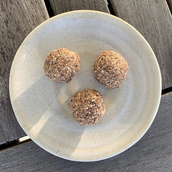 Read more about the article Cashew Cinnamon Energy Bites