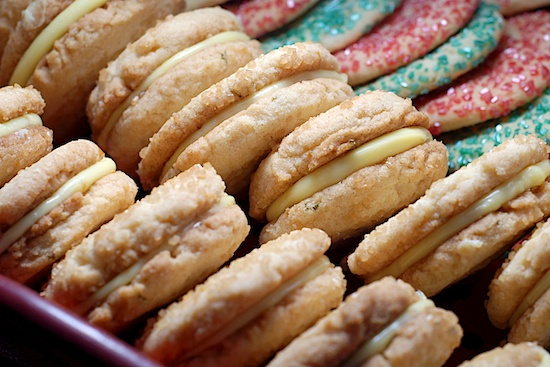Read more about the article Rosemary-Lemon Sandwich Cookies