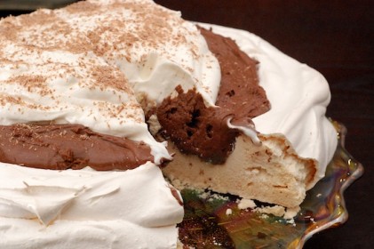 Read more about the article Chocolate and Meringue Angel Pie