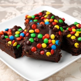 Read more about the article Dark Chocolate Brownies with Chocolate Ganache Frosting
