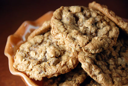 Read more about the article Whole Wheat Cinnamon Oatmeal Chocolate Chip Cookies