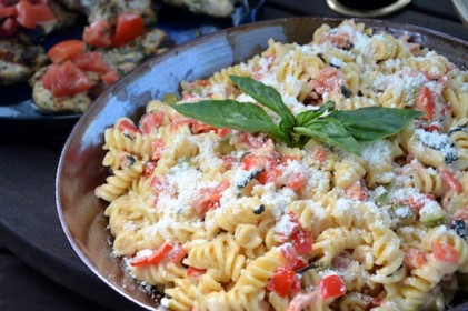 Read more about the article Creamy Rotini with Zucchini, Tomato and Red Pepper