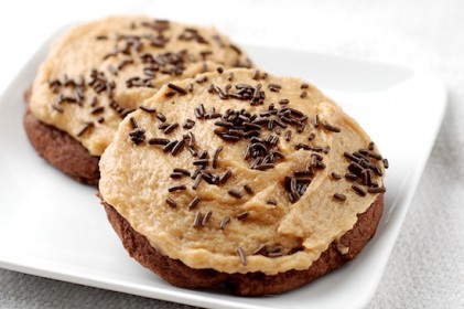 Read more about the article Soft Chocolate Cookies with Peanut Butter Frosting