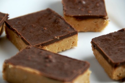 Read more about the article Peanut Butter Cup Bars