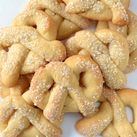 Read more about the article Sugared Pretzel Cookies