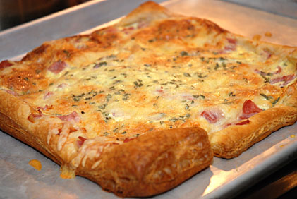 Read more about the article Ham and Swiss Puff Pastry Quiche