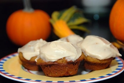 Read more about the article Frosted Pumpkin Muffins