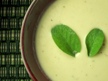 Read more about the article Tuscan White Bean and Garlic Soup