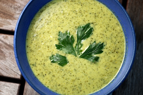 Read more about the article Lemony Parsley-and-Egg Soup