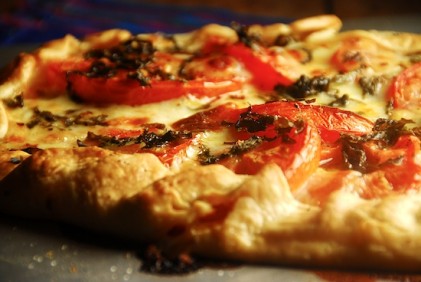 Read more about the article Gina’s Summer Tomato Pie